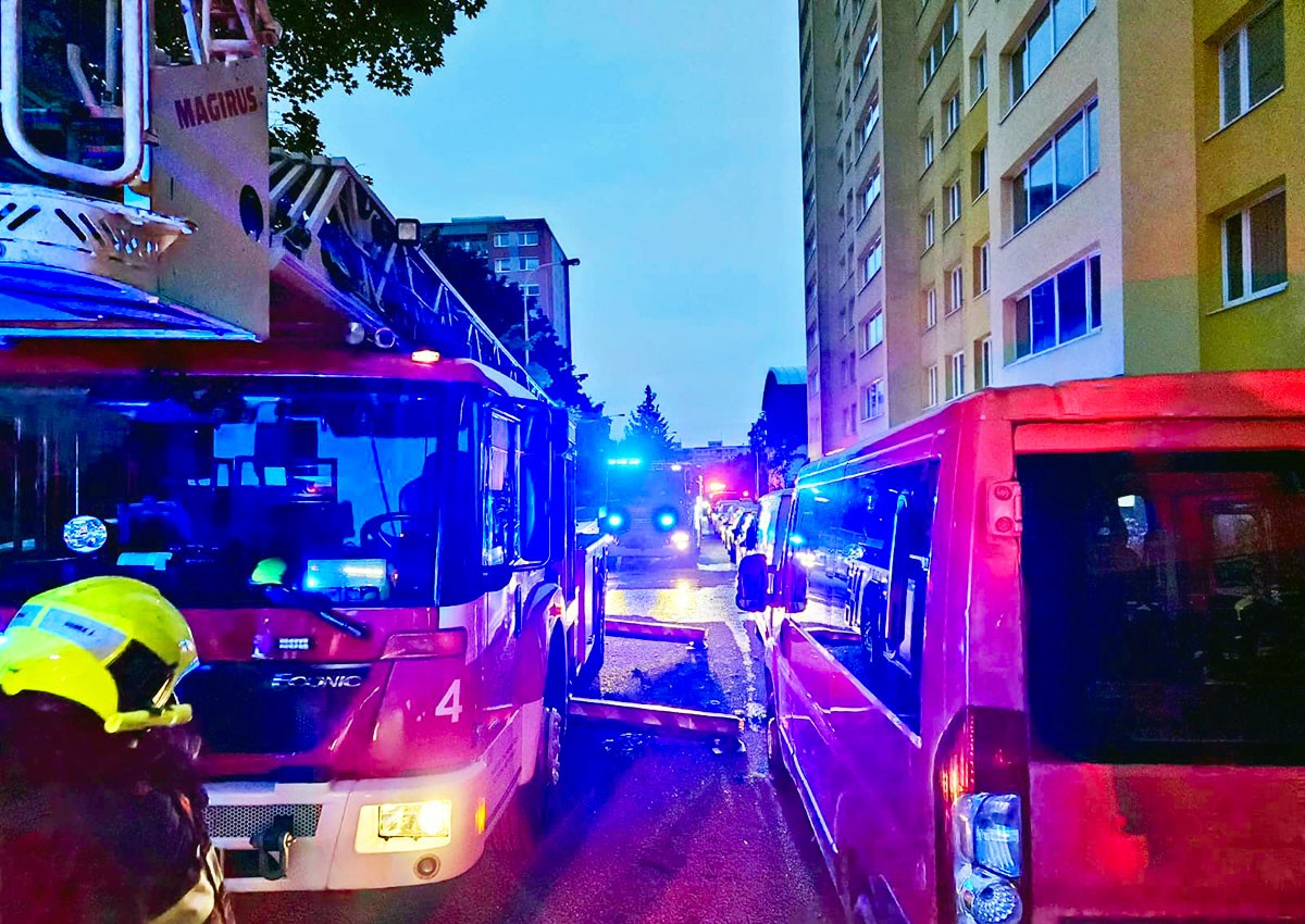 При ночных пожарах в Праге погибли два человека