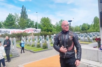 «Ночных волков» в Праге встретили противники и сторонники: видео