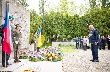 Посольство Украины и ведущие политики Чехии почтили память украинцев и чехов, павших в 1945 году