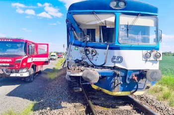 В Чехии поезд столкнулся с грузовиком