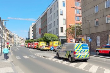 В Праге эвакуировали супермаркет из-за неизвестного вещества. Оно вызвало кашель у покупателей