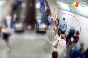 Фотографировавший школьницу под юбкой пассажир сам явился в полицию