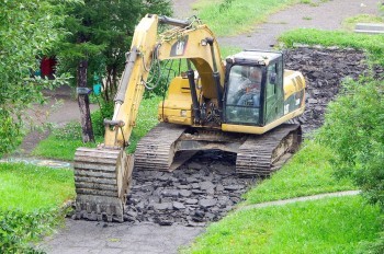 В Чехии экскаваторщик во время работы случайно убил своего коллегу