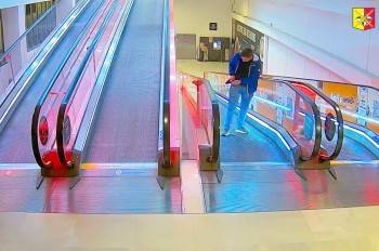 В Праге неизвестный снял с украденной карты крупную сумму: видео