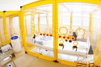 Иностранец с подозрением на Эболу контактировал с 26 людьми в Чехии