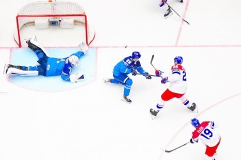 Чехия разгромила Казахстан и вышла в плей-офф чемпионата мира: видео