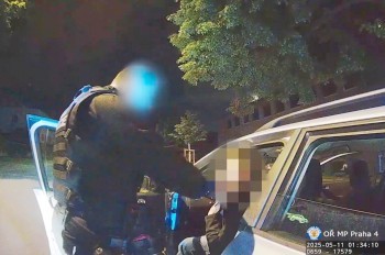 В Праге полиция остановила вдрызг пьяного водителя-иностранца: видео