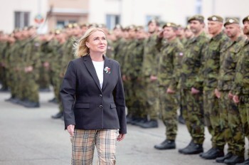 Министр обороны Чехии попала в ДТП в центре Праги