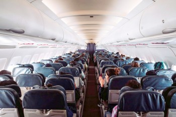 Турецкие авиакомпании начали штрафовать пассажиров, встающих до остановки самолета