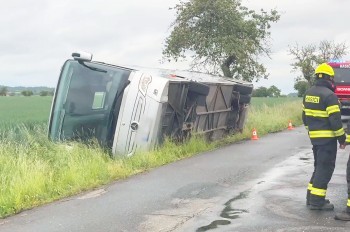 В Чехии перевернулся автобус с детьми