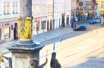 Полиция назвала гражданство и мягко наказала дрифтера, едва не сбившего людей