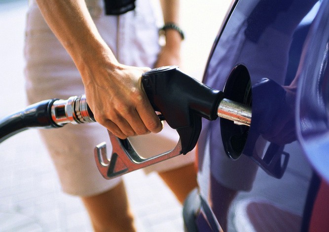 В Чехии цены на бензин упали до полугодового минимума