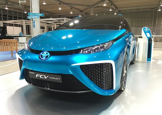 В Чехию привезли первый в мире серийный автомобиль с водородным двигателем