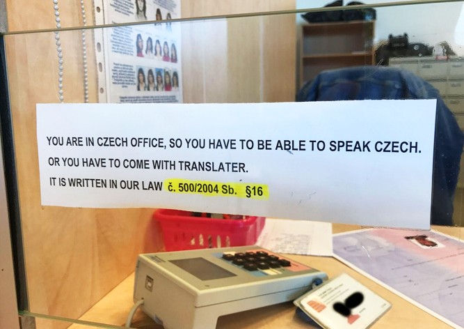Адвокат заявил о правоте чиновниц Праги в принуждении иностранцев к чешскому языку