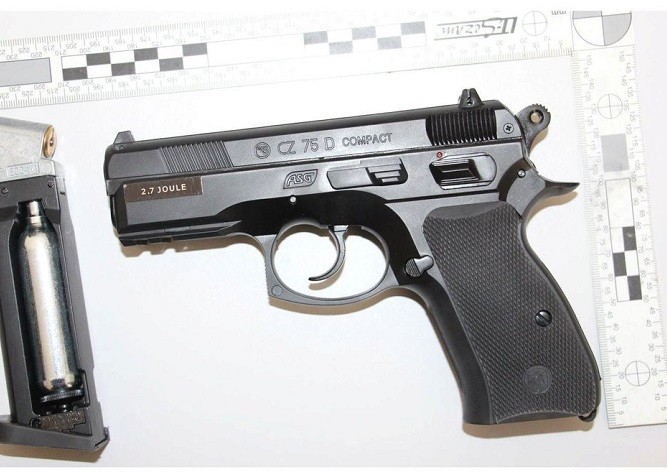 Ссора двух пражских водителей окончилась стрельбой в лицо