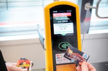 Прага перейдет на бесконтактные платежи за проезд