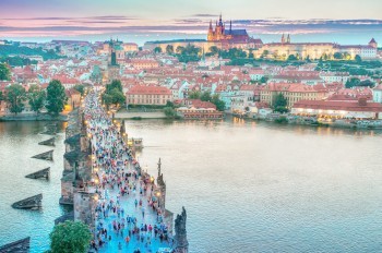 Прага решила присмотреться к живущим в городе иностранцам
