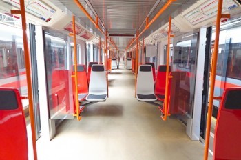 В вагонах пражского метро впервые установили пластиковые сиденья