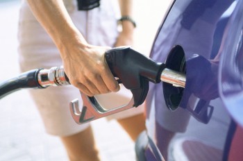 В Чехии цены на бензин упали до полугодового минимума