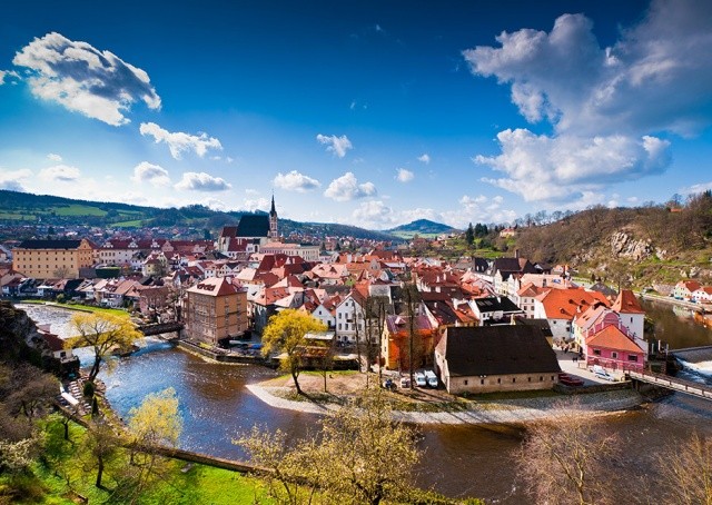 Добровольцы начали изображать «нормальную жизнь» на улицах Чешского Крумлова