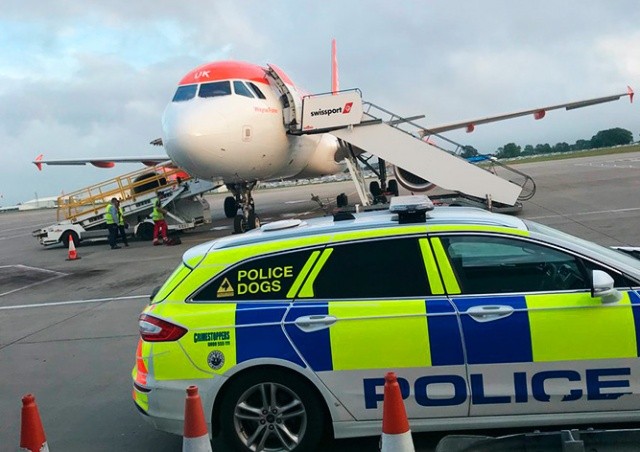 Рейс в Прагу отменили из-за пьяного дебоша на борту