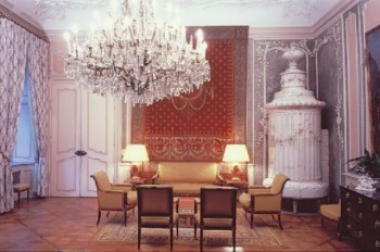 Посольство Франции пригласило пражан на экскурсию и пикник