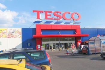 Tesco в Чехии существенно повысит зарплаты сотрудникам