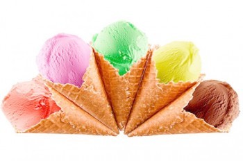 Школьников в центре Праги бесплатно угостят мороженым