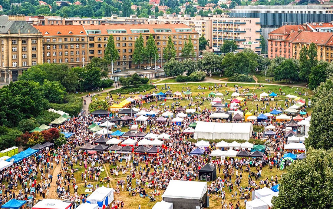 Концерт Билли Айлиш в Праге побил рекорд посещаемости «O2-Арены»