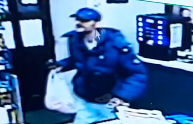 В Праге покупатель порезал продавца продуктового магазина