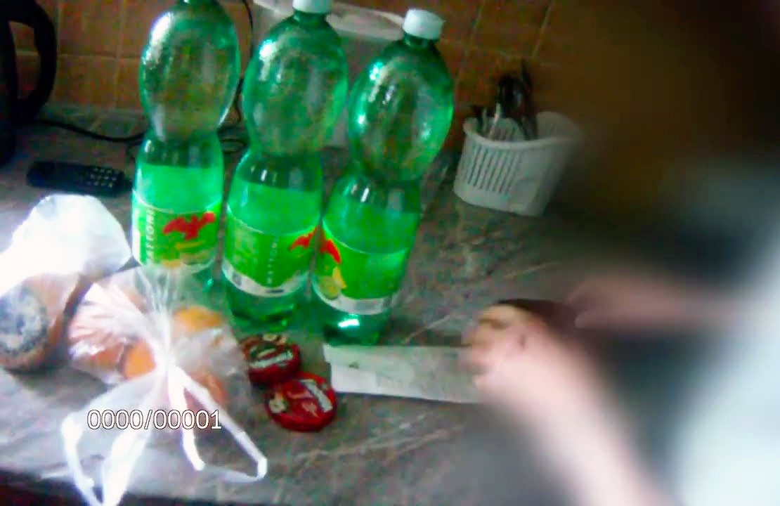 В Чехии полицейские оплатили покупки пенсионера, потерявшего бумажник: видео