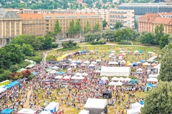 Концерт Билли Айлиш в Праге побил рекорд посещаемости «O2-Арены»