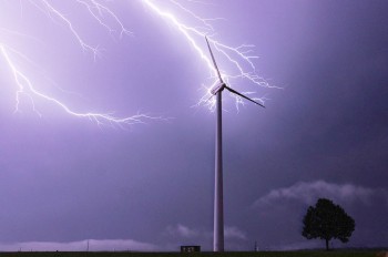 «Опаснее быть не может»: в Германии ожидают экстремально сильные грозы