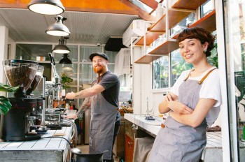 Статистики подсчитали среднюю зарплату в Праге