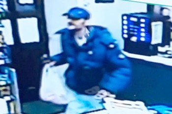 В Праге покупатель порезал продавца продуктового магазина