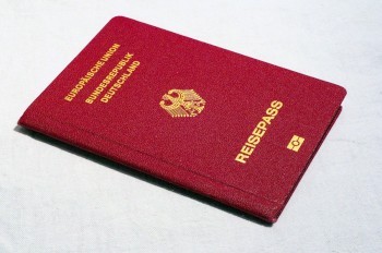 Гражданство Германии получило рекордное число мигрантов. Самый стремительный рост у россиян