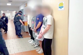 В Праге задержали группу мошенников-иностранцев: видео