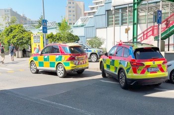 В Праге конфликт двух мужчин возле метро закончился поножовщиной