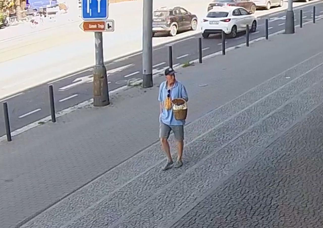 В Праге неизвестный заманивал детей в машину