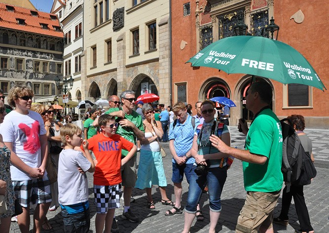Власти Праги хотят усложнить жизнь нелицензированным гидам 