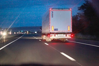 В Чехии из фуры спящего водителя украли телевизоры на 1,4 млн крон