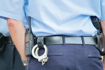 Иностранец в наркотическом опьянении разгромил автобусную парковку в Праге