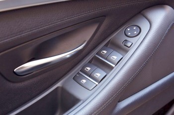 В Чехии водителю грозит штраф за оставленное открытым окно