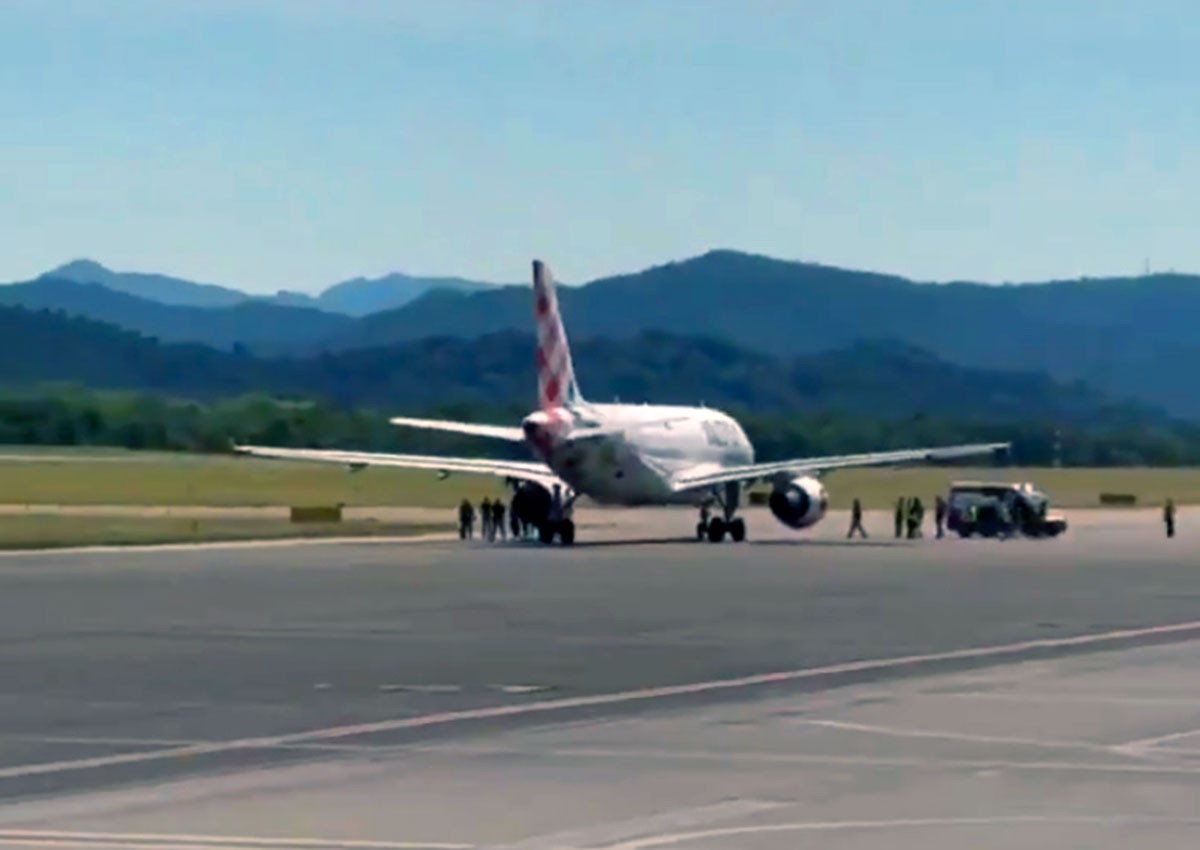 Человека засосало в двигатель самолета в аэропорту Милан-Бергамо