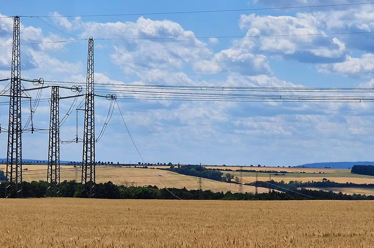 Энергетики впервые показали провод, обрыв которого привел к блэкауту в Чехии