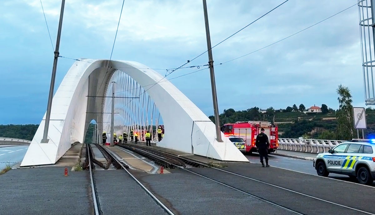 В Праге мужчина разбился насмерть в результате падения с Тройского моста