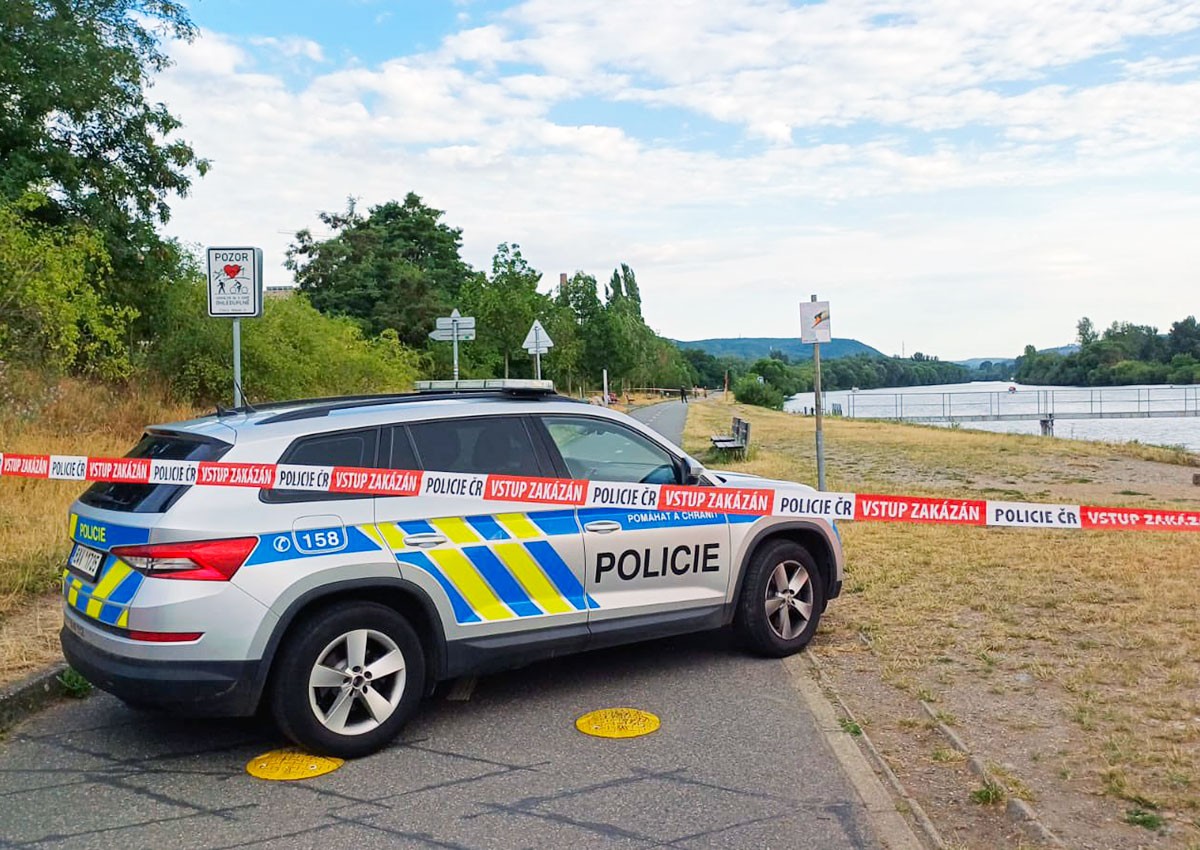 Из реки в Праге выловили артиллерийский снаряд