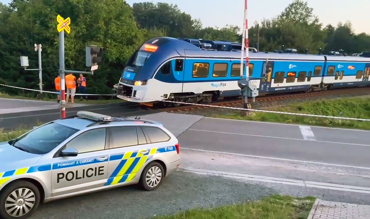 В Чехии пассажирский поезд сошел с рельсов из-за умышленно положенных камней