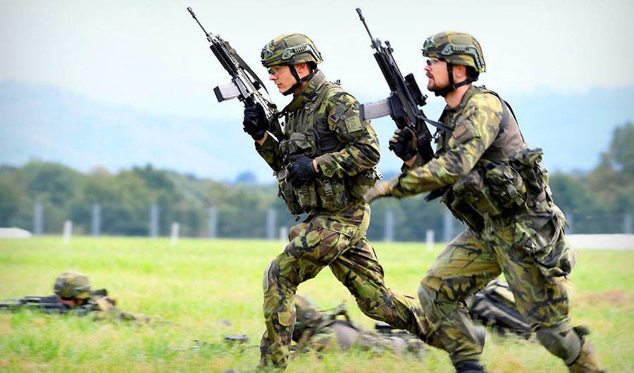 Опрос показал готовность чехов защищать страну, но не с оружием в руках