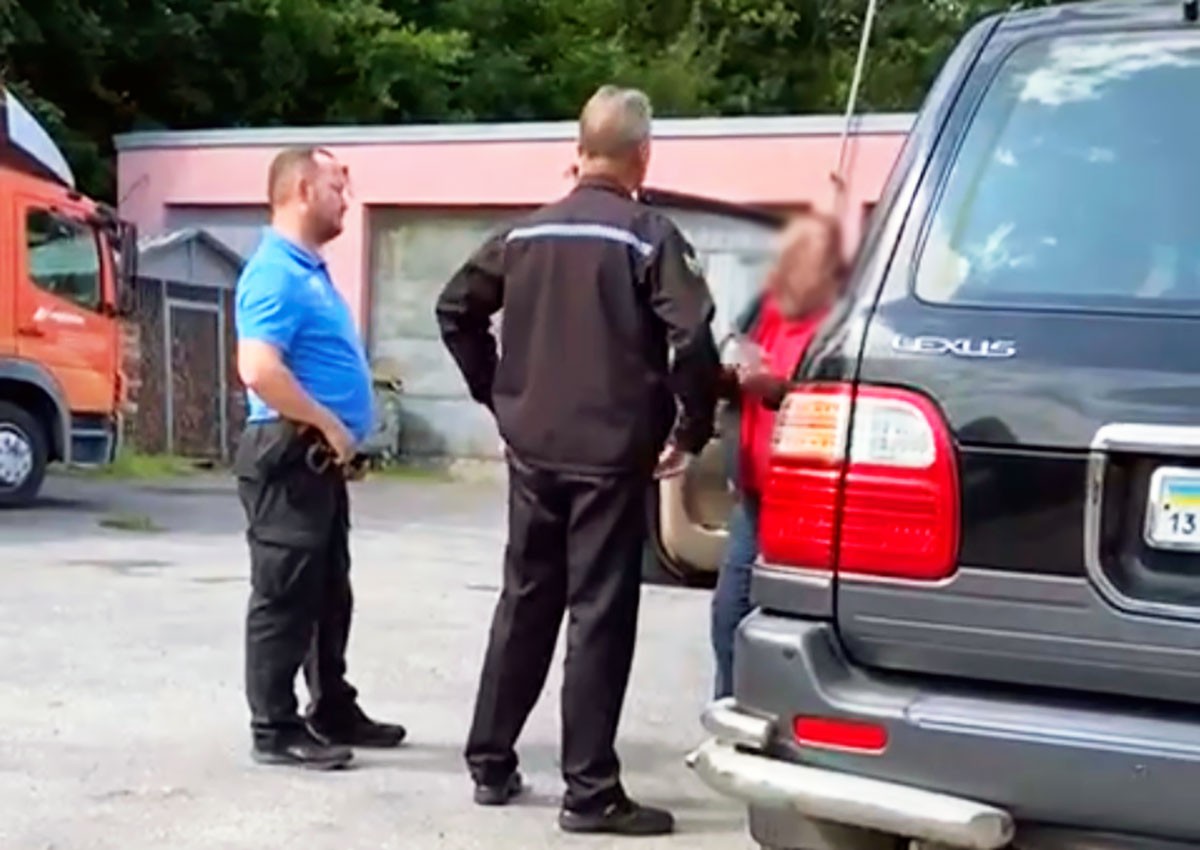 В чешских соцсетях обсуждают видео неадекватного поведения украинского водителя